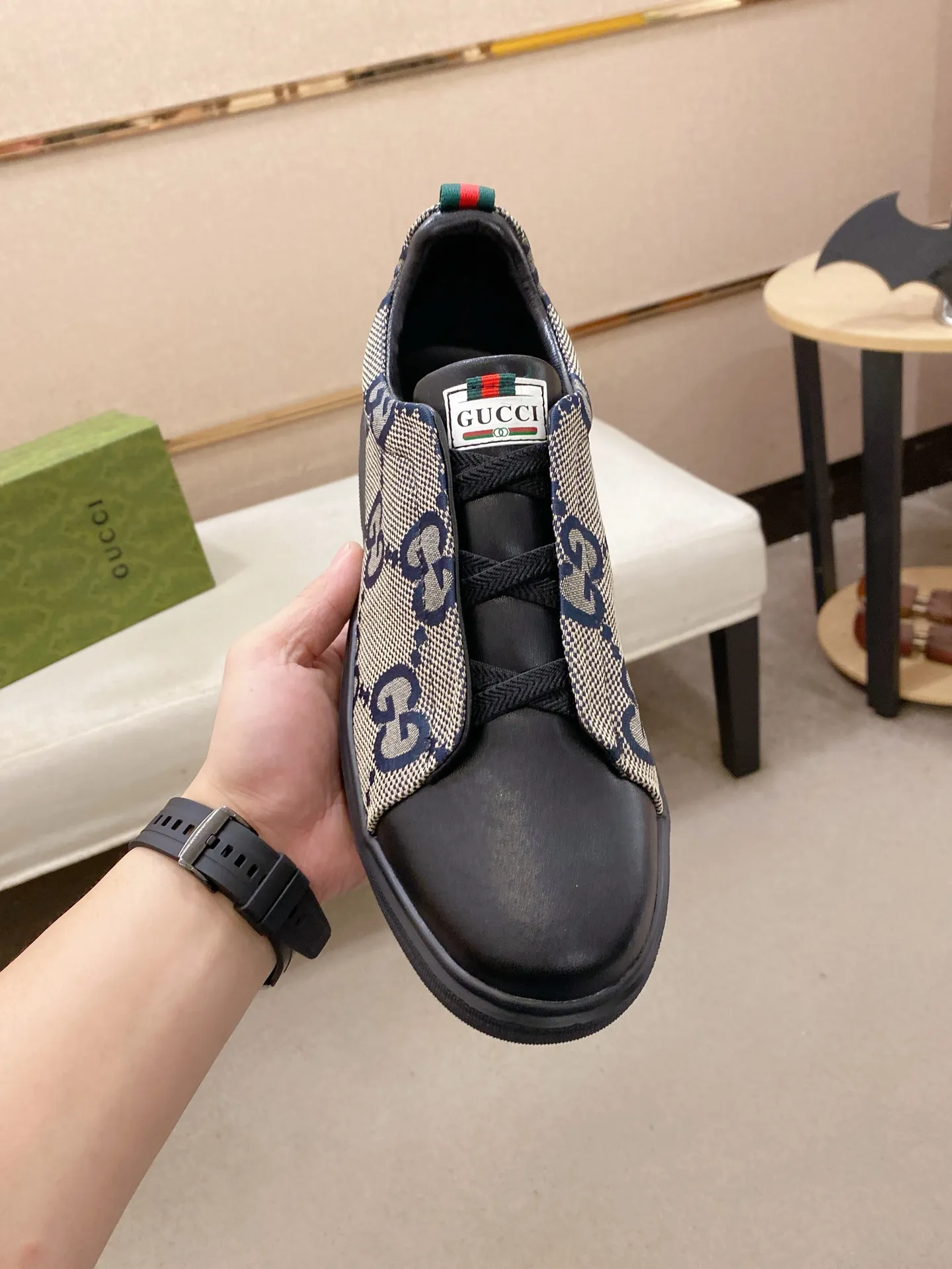 Ex-factory price 400💰【Gucci】Gucci men’s latest series of casual shoes! The official website is built 1:1. The upper is made of imported high-quality cowhide, and the lining is made of high-quality sheepskin, which is soft and comfortable. Picky selection of materials and exquisite workmanship give you the best enjoyment. Number of yards: 38-44 yards.